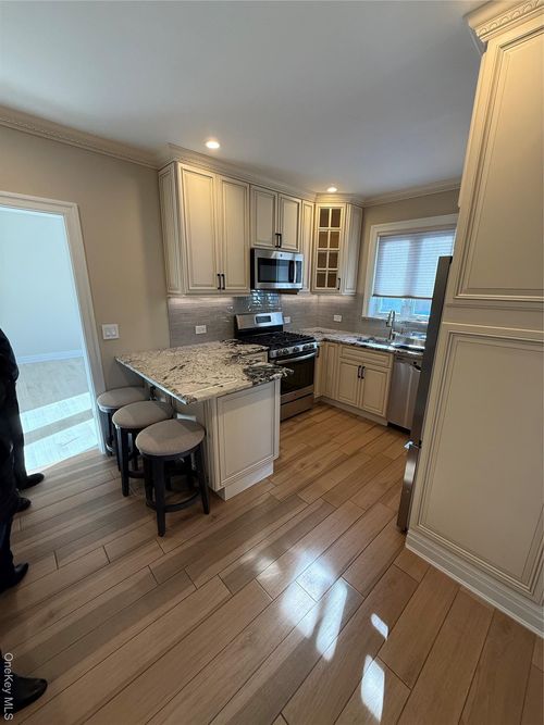 78-68 84th St, Glendale, NY, 11385-7611 | Card Image