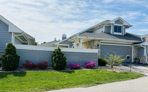 14048 W Waters Edge Trail, New Berlin, WI, 53151 | Card Image