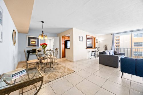 501-137 Golden Isles Dr, Hallandale Beach, FL, 33009-5886 | Card Image