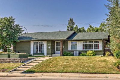 927 Lake Bonavista Dr Se, House detached with 4 bedrooms, 3 bathrooms and 4 parking in Calgary AB | Image 1