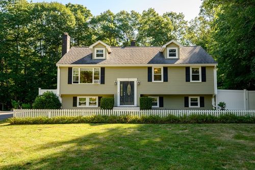 258 State St, Hanson, MA, 02341-1261 | Card Image