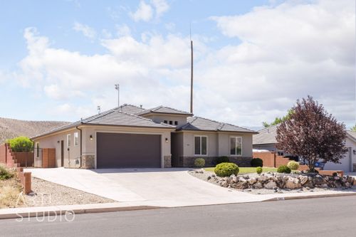 943 N 100 W, Hurricane, UT, 84737-1676 | Card Image