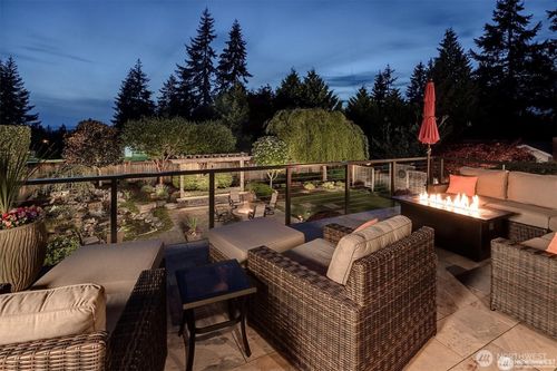 5829 112th Pl Ne, Kirkland, WA, 98033-7515 | Card Image