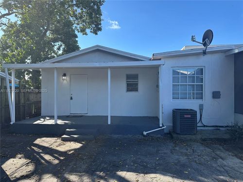 b-1920 Nw 4th St, Miami, FL, 33125-3415 | Card Image