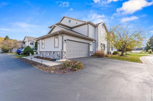 d-2215 Circle Ridge, Delafield, WI, 53018 | Card Image