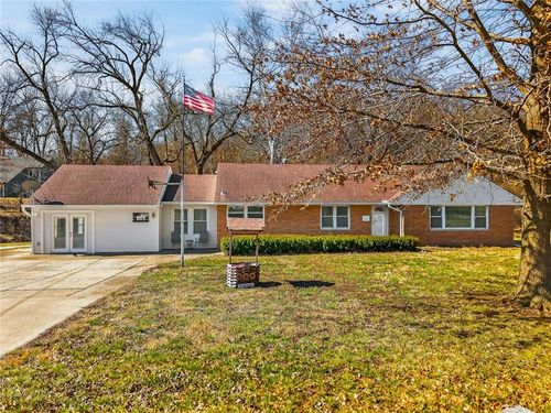 7000 Nw Waukomis Dr, Kansas City, MO, 64151-2060 | Card Image