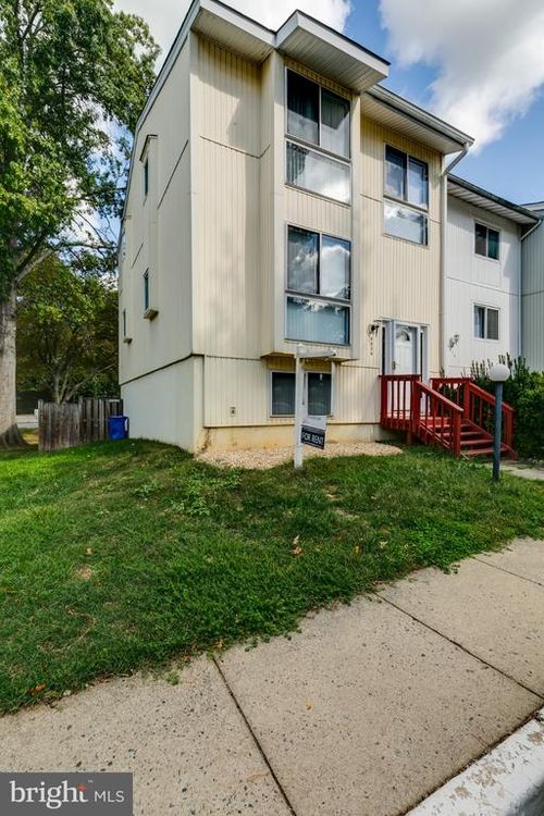 9836 Sweet Mint Dr, VIENNA, VA, 22181-6057 | Card Image