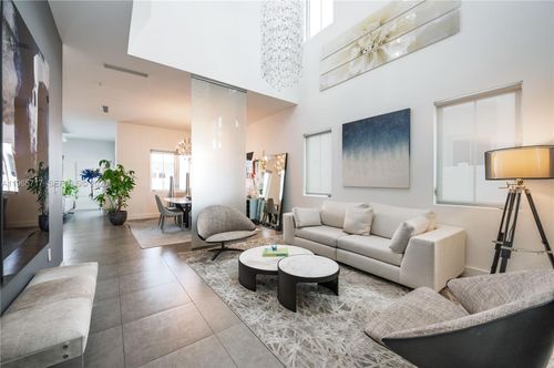 8259 Nw 34th St, Doral, FL, 33122-1130 | Card Image