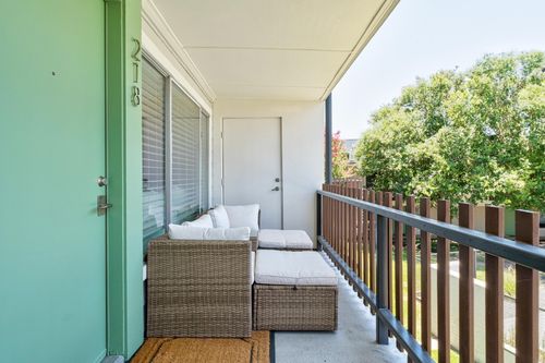 apt-218-2200 Dickson Dr, Austin, TX, 78704-4754 | Card Image