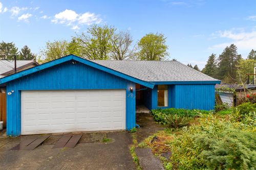 252 Montgomery Street, Coquitlam, BC, V3K5E8 | Card Image