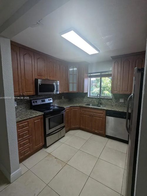 apt-106-2323 Van Buren St, Hollywood, FL, 33020-4943 | Card Image