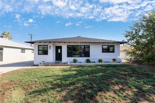 557 E Trenton St, San Bernardino, CA, 92404-4947 | Card Image