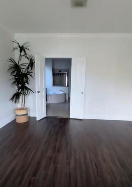 5203 Auckland Dr, Sugar Land, TX, 77498-7589 | Card Image