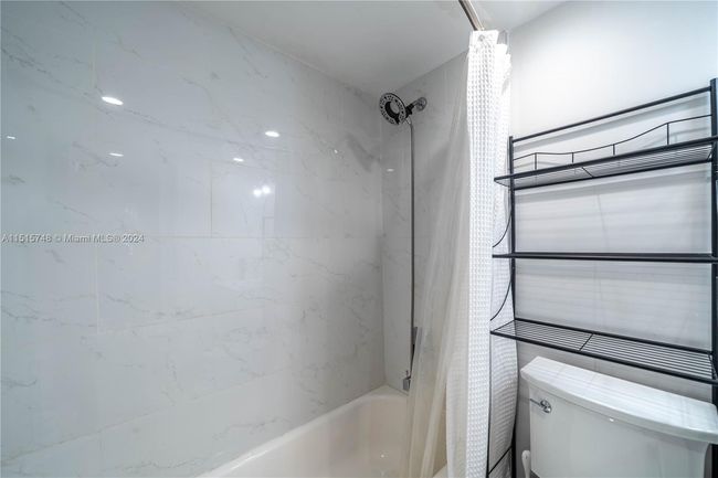 APT-914 - 4174 Inverrary Dr, Condo with 2 bedrooms, 2 bathrooms and null parking in Lauderhill FL | Image 31