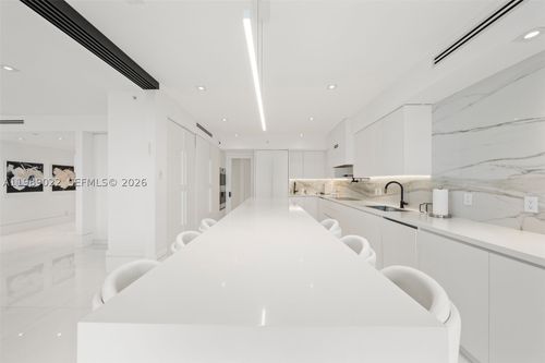 11j-9999 Collins Ave, Bal Harbour, FL, 33154-1833 | Card Image