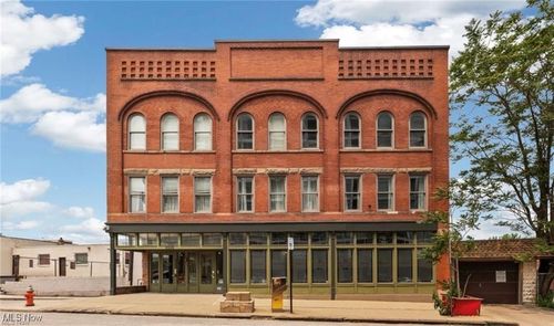 2220 Superior Via, Cleveland, OH, 44113-2367 | Card Image