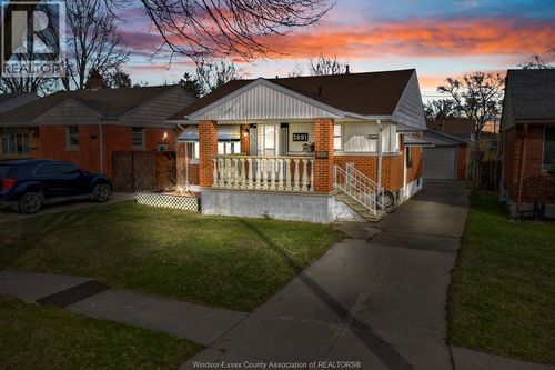 3891 Vaughan St, Windsor, ON, N9C1Z6 | Card Image