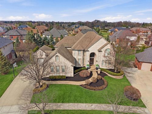 7219 Vista Dr, Shelby Township, MI, 48316-5861 | Card Image