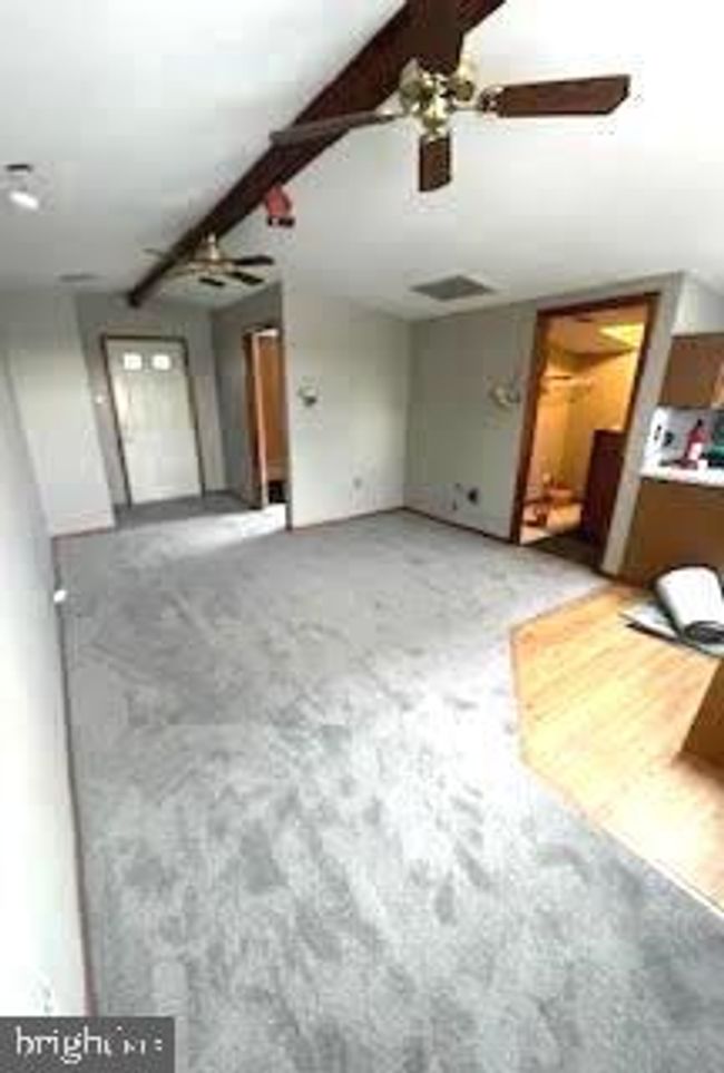 33 - 31 E Logan Ave, Condo with 2 bedrooms, 1 bathrooms and null parking in GLENOLDEN PA | Image 4