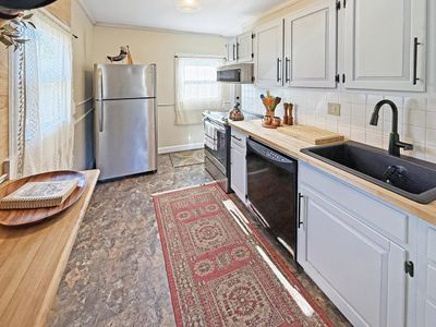 1885 North Avenue, House other with 2 bedrooms, 1 bathrooms and null parking in Burlington VT | Image 3