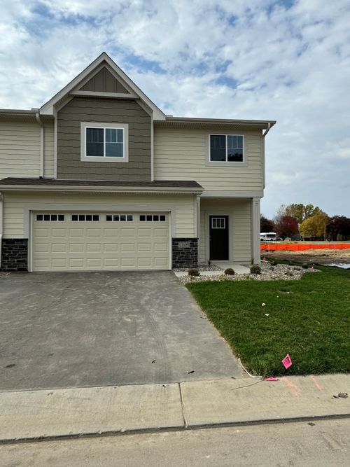 13609 Hollybrook Dr, Apple Valley, MN, 55124-6259 | Card Image