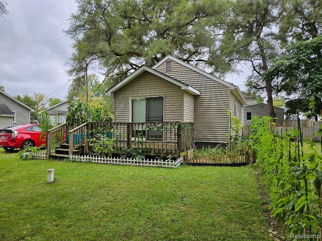 Ogema St, Burton, MI 48529