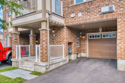 1135 Duignan Cres, Home with 3 bedrooms, 3 bathrooms and 3 parking in Milton ON | Image 2