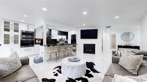 93-4632 Park Granada, Calabasas, CA, 91302 | Card Image