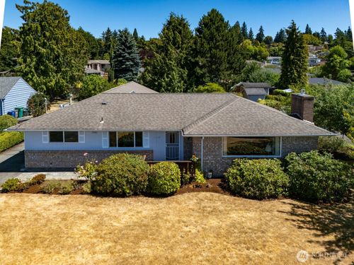 17958 Brittany Dr Sw, Normandy Park, WA, 98166-3618 | Card Image