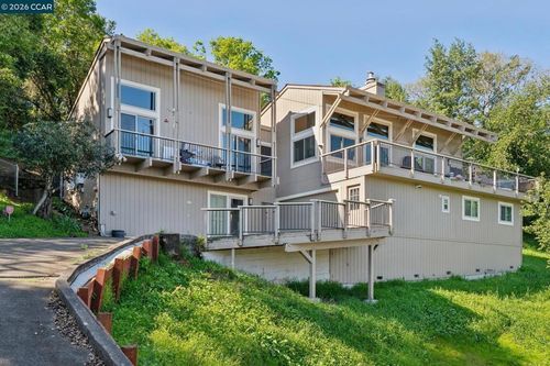 66 Bridge Rd, Novato, CA, 94945-2745 | Card Image