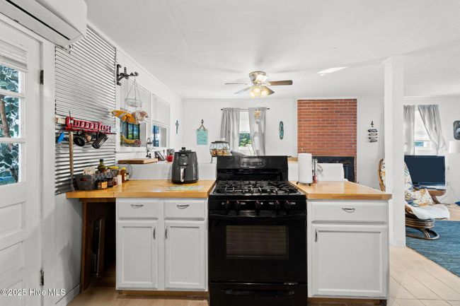 306 Ne 55 Th St, House other with 3 bedrooms, 1 bathrooms and null parking in Oak Island NC | Image 15