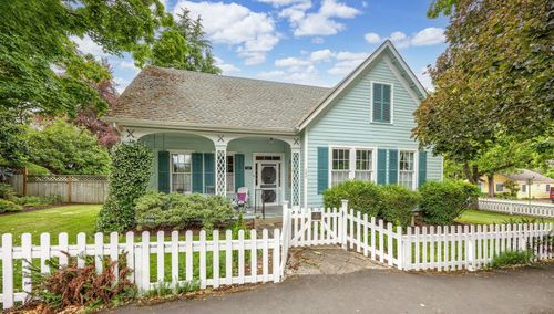 175 N 3rd St, Jacksonville, OR, 97530-9240 | Card Image