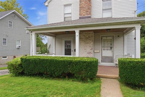 19 Sunset Ave, Glen Cove, NY, 11542-3275 | Card Image