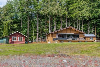 1680 Columbia Valley Rd, House other with 2 bedrooms, 1 bathrooms and 8 parking in Lindell Beach BC | Image 2