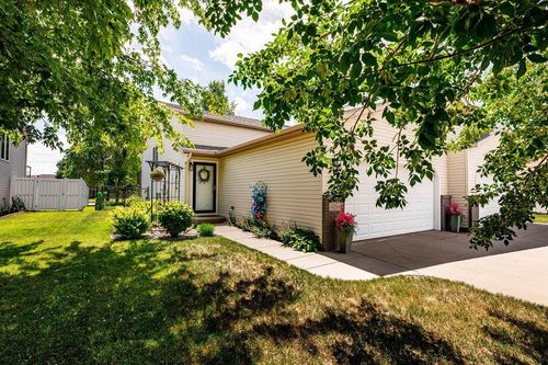 4284 39 1/2 Avenue S, Fargo, ND, 58104 | Card Image
