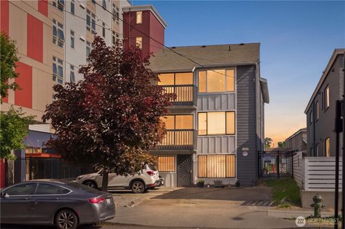 4526 S Henderson Street, Seattle, WA, 98118 | Card Image
