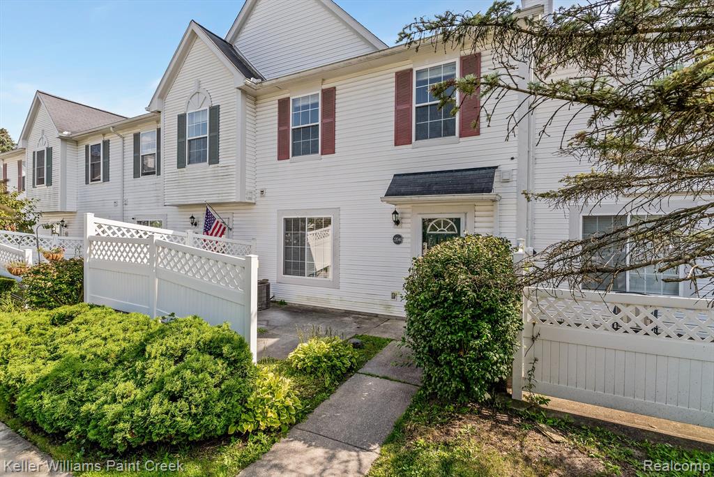 Cape Cod Way, Farmington Hills, MI 48336