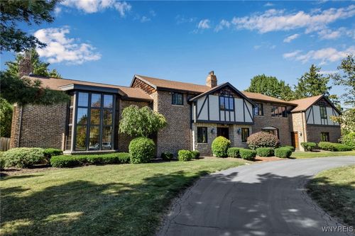 40 Waterford Park, Amherst, NY, 14221-3645 | Card Image