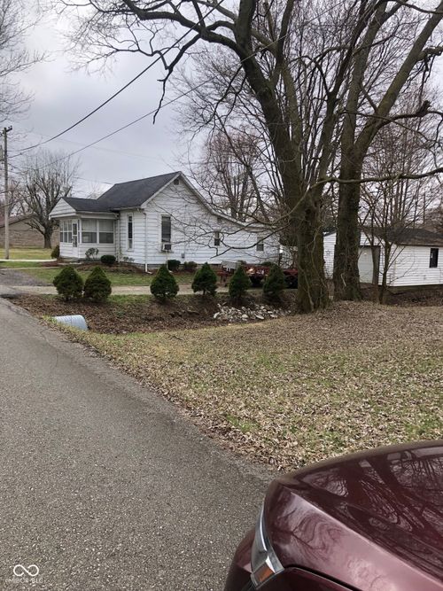 132 Southeast Street, Charlottesville, IN, 46117 | Card Image