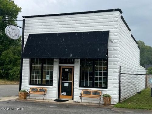 601 N Main St, Winton, NC, 27986-9697 | Card Image