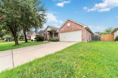 16211 Wilmington Park Lane, House other with 3 bedrooms, 2 bathrooms and null parking in Houston TX | Image 2