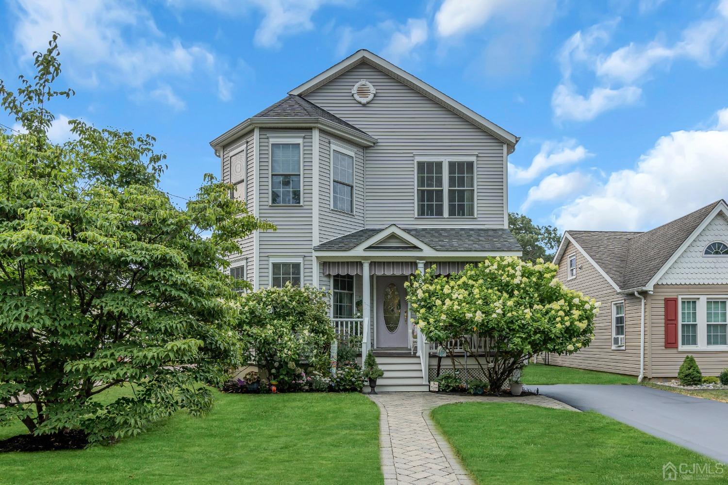 9th St, Belford, NJ 07718