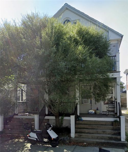 2-28 Thurston Ave, Newport, RI, 02840-1760 | Card Image