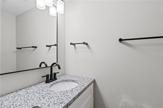 1/2 bath | Image 9