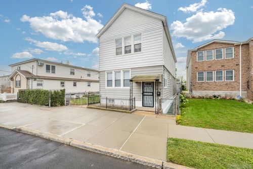 22610 147th Ave, Springfield Gardens, NY, 11413-3821 | Card Image