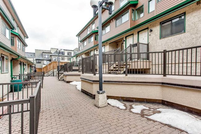 18 - 2400 15 Street Sw, Home with 2 bedrooms, 1 bathrooms and 1 parking in Calgary AB | Image 1