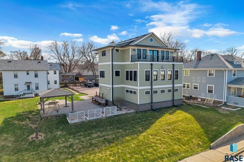 221 E 14th St Street, Sioux Falls, SD, 57104 | Card Image
