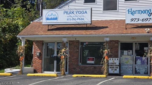 5711 Berkshire Valley Rd, Oak Ridge, NJ, 07438-9858 | Card Image