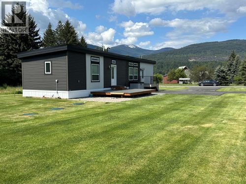928 Waterloo Crescent, Castlegar, BC, V1N4M3 | Card Image