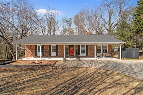 238 Holly Pine St, North Wilkesboro, NC, 28659-8762 | Card Image